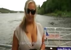 Hefty tits blondie accept cash for flashing
