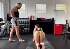 Personal trainer works out hot milf's cunt with his big dick
