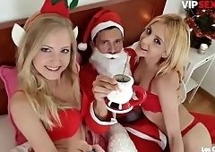 Chiki Dulce and Sicilia in Lesbian Christmas Threesome